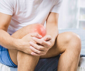 Man experiencing knee discomfort